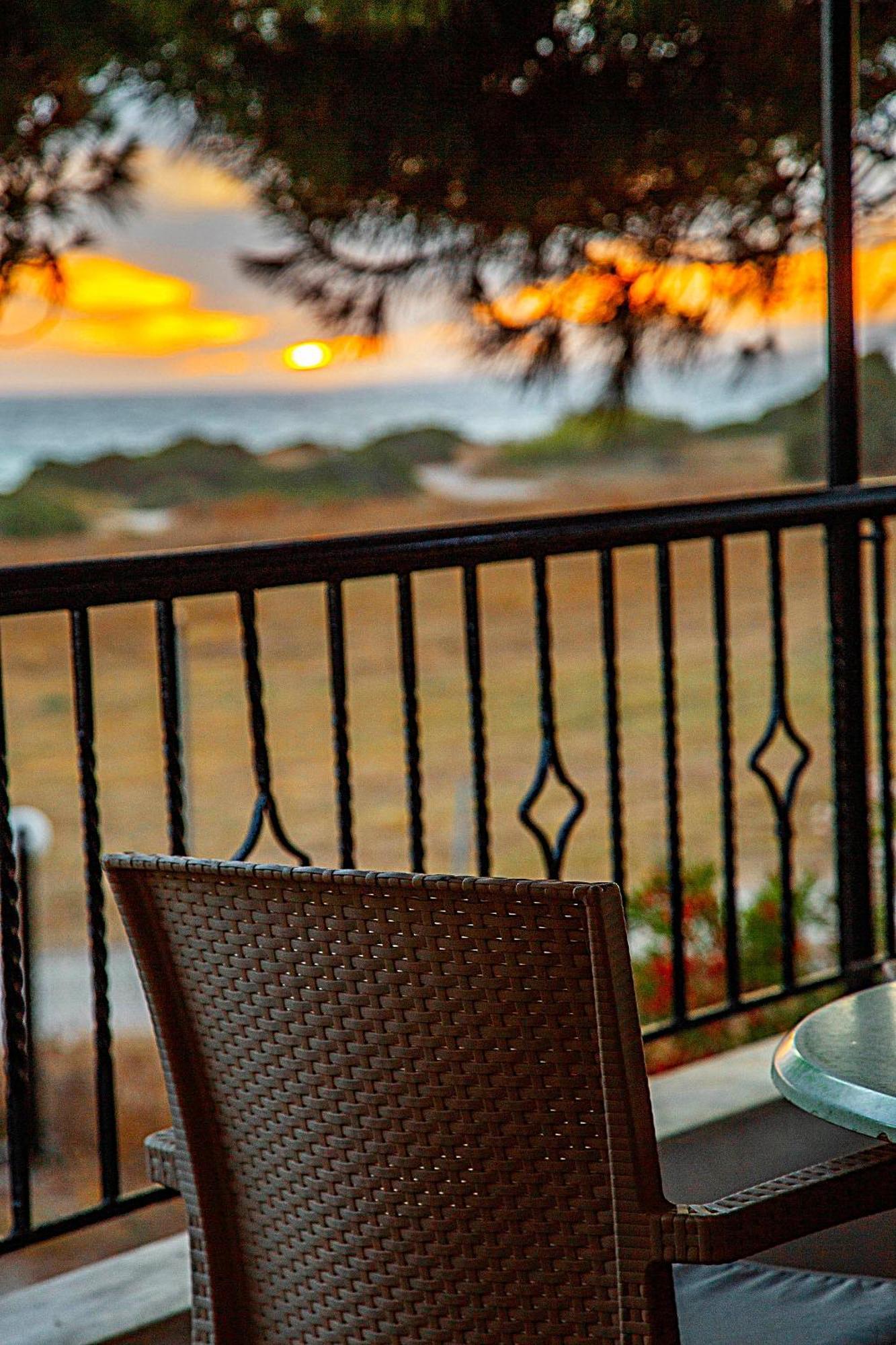 Romanos Beach Villas Luaran gambar