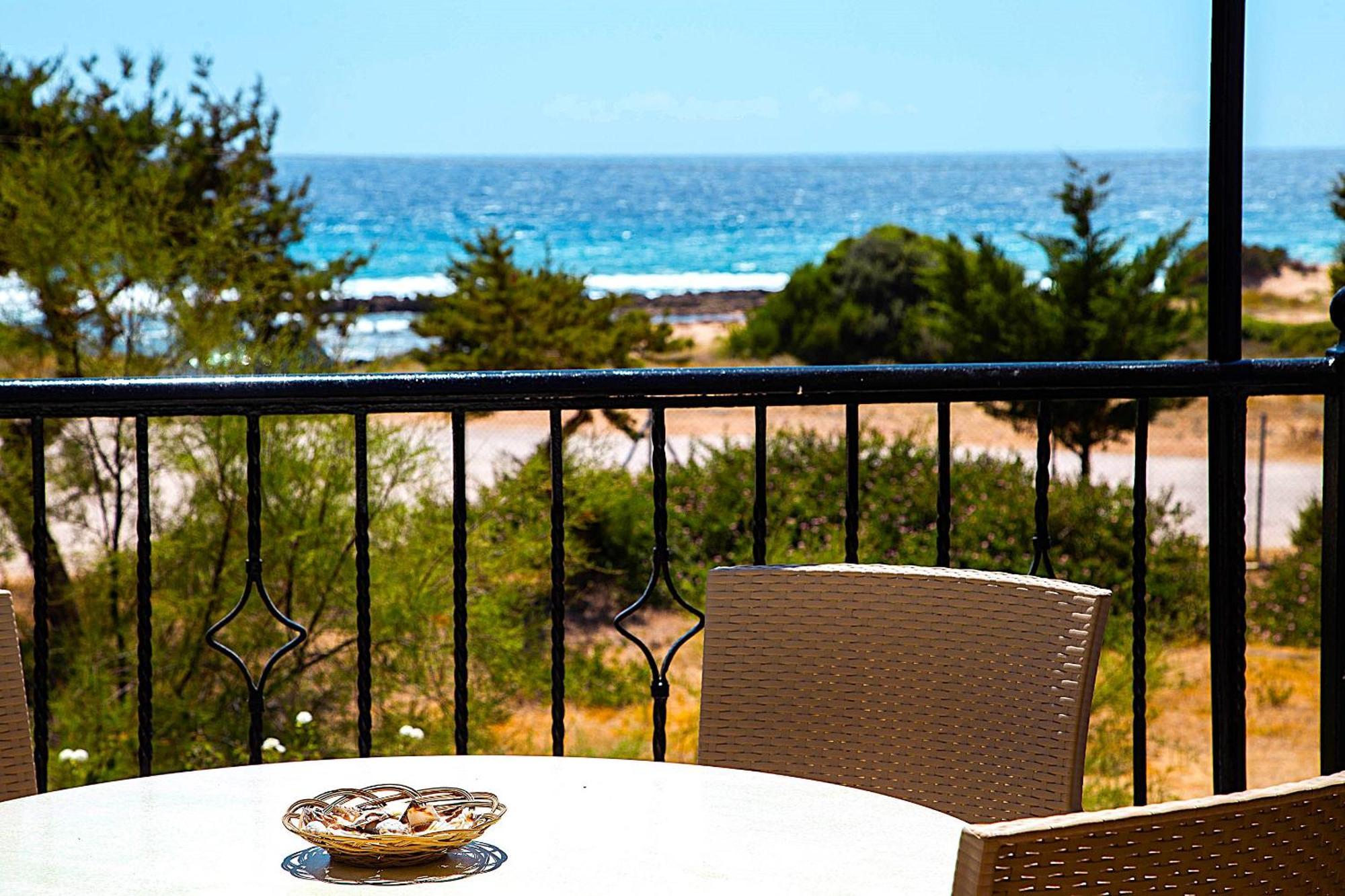 Romanos Beach Villas Luaran gambar
