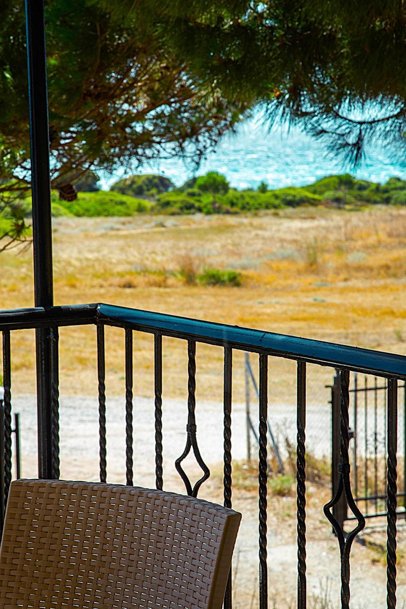 Romanos Beach Villas Luaran gambar