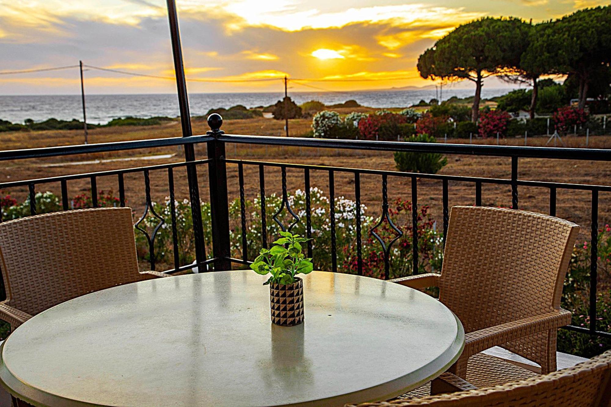 Romanos Beach Villas Luaran gambar