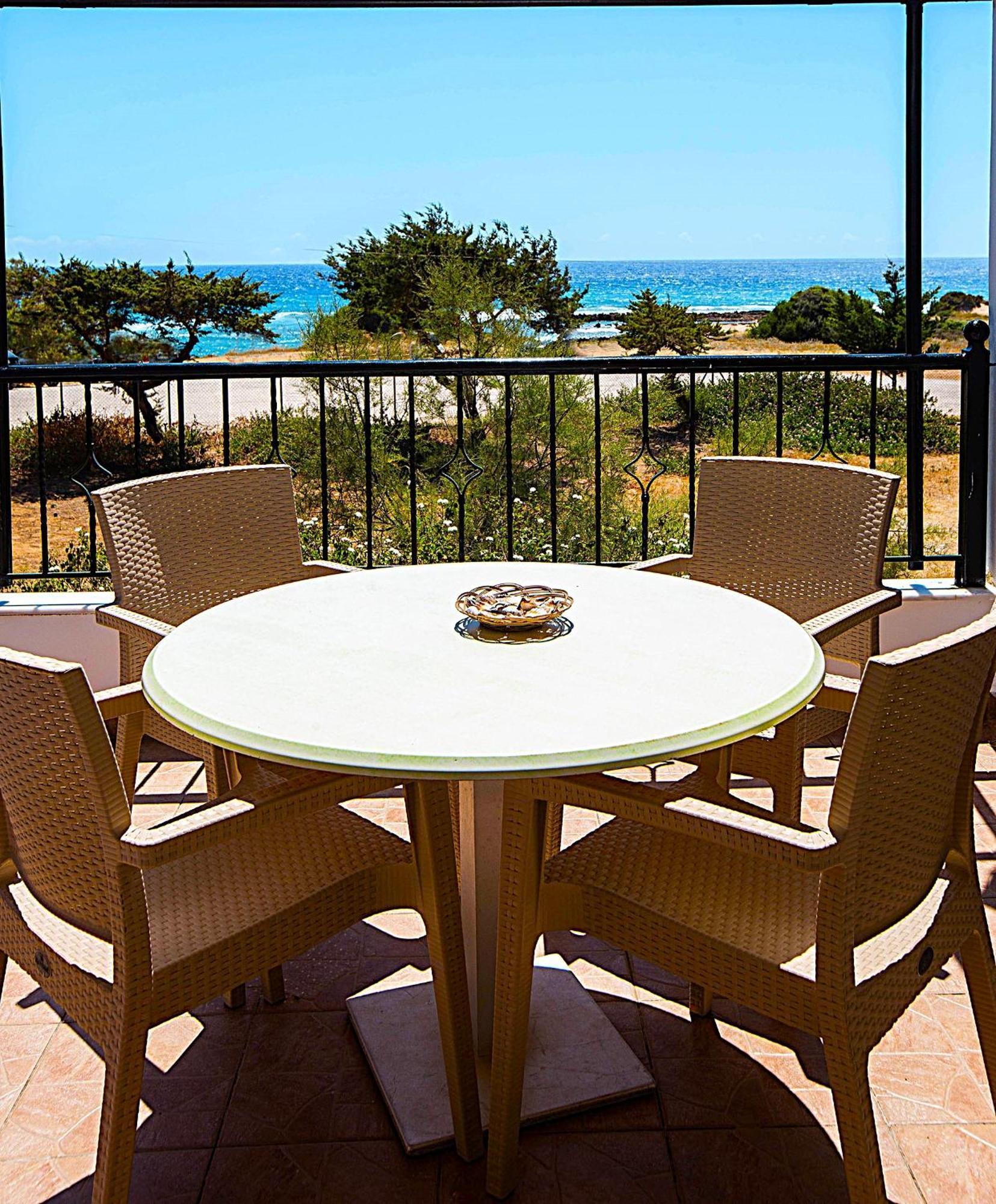 Romanos Beach Villas Luaran gambar