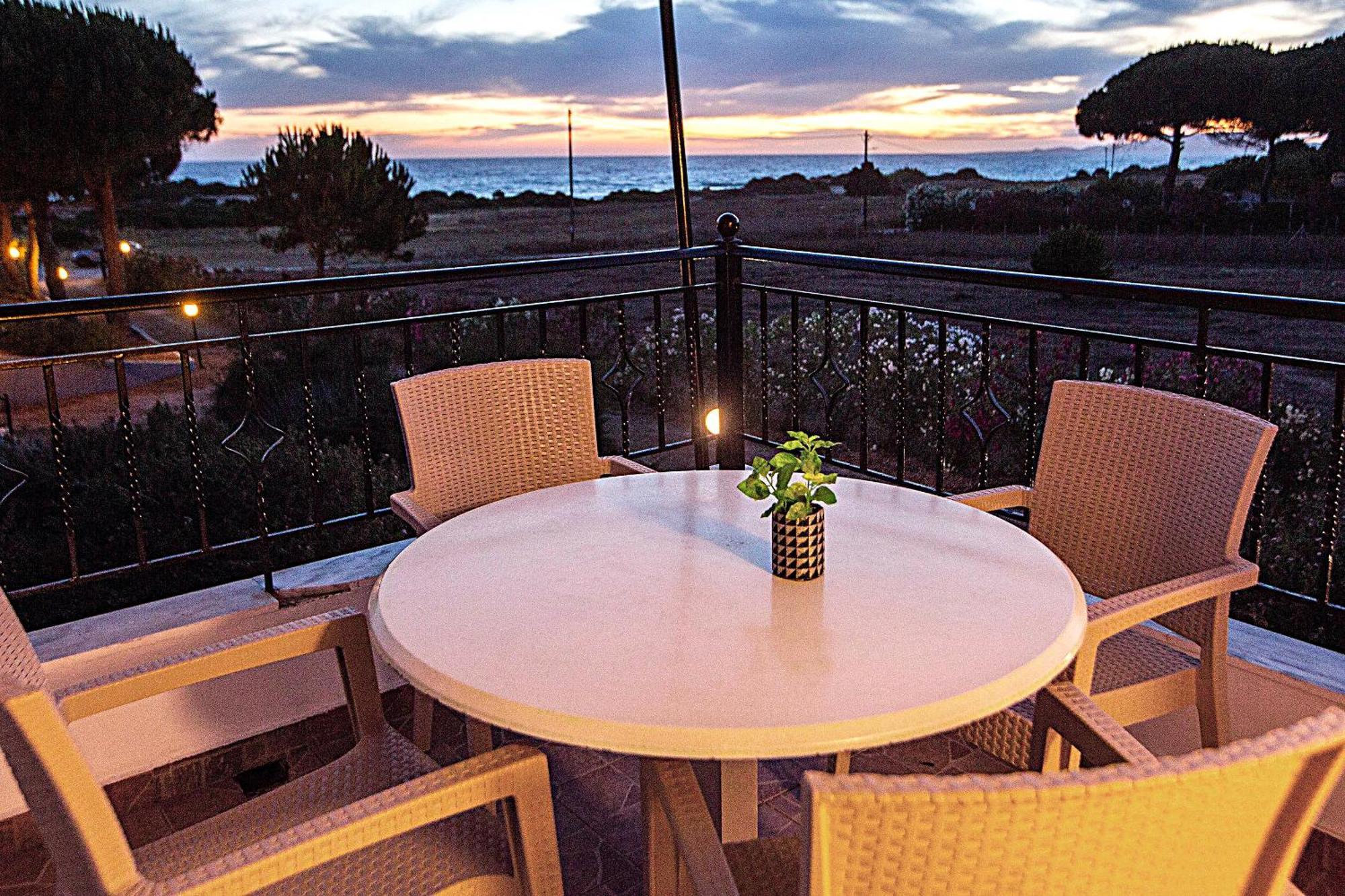 Romanos Beach Villas Luaran gambar