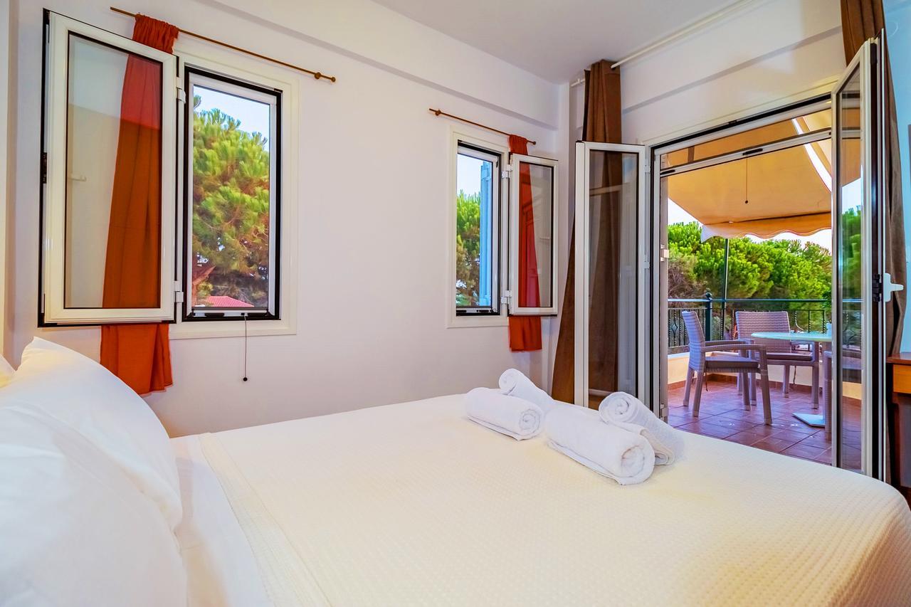 Romanos Beach Villas Luaran gambar