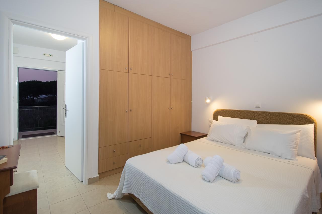 Romanos Beach Villas Luaran gambar