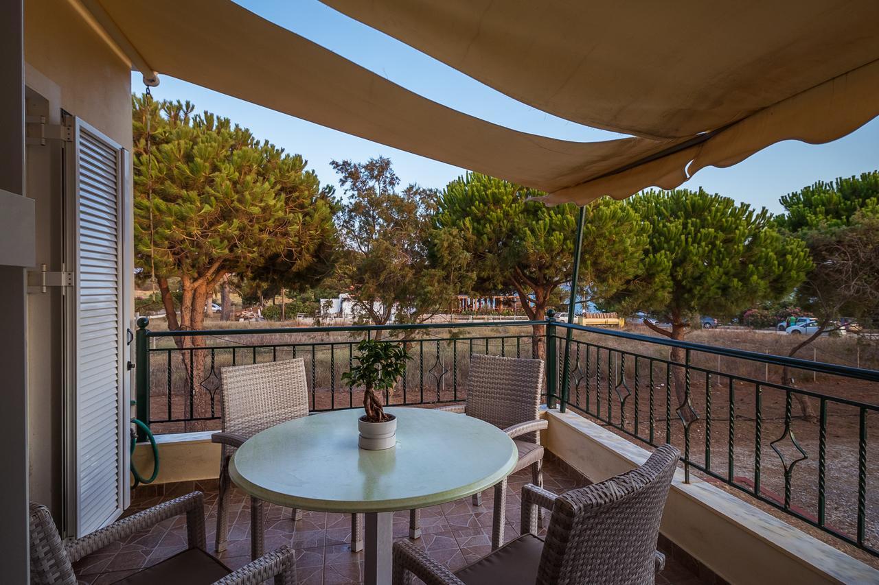 Romanos Beach Villas Luaran gambar