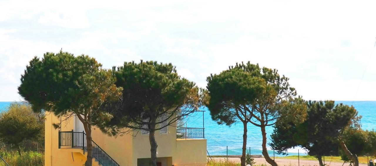 Romanos Beach Villas Luaran gambar