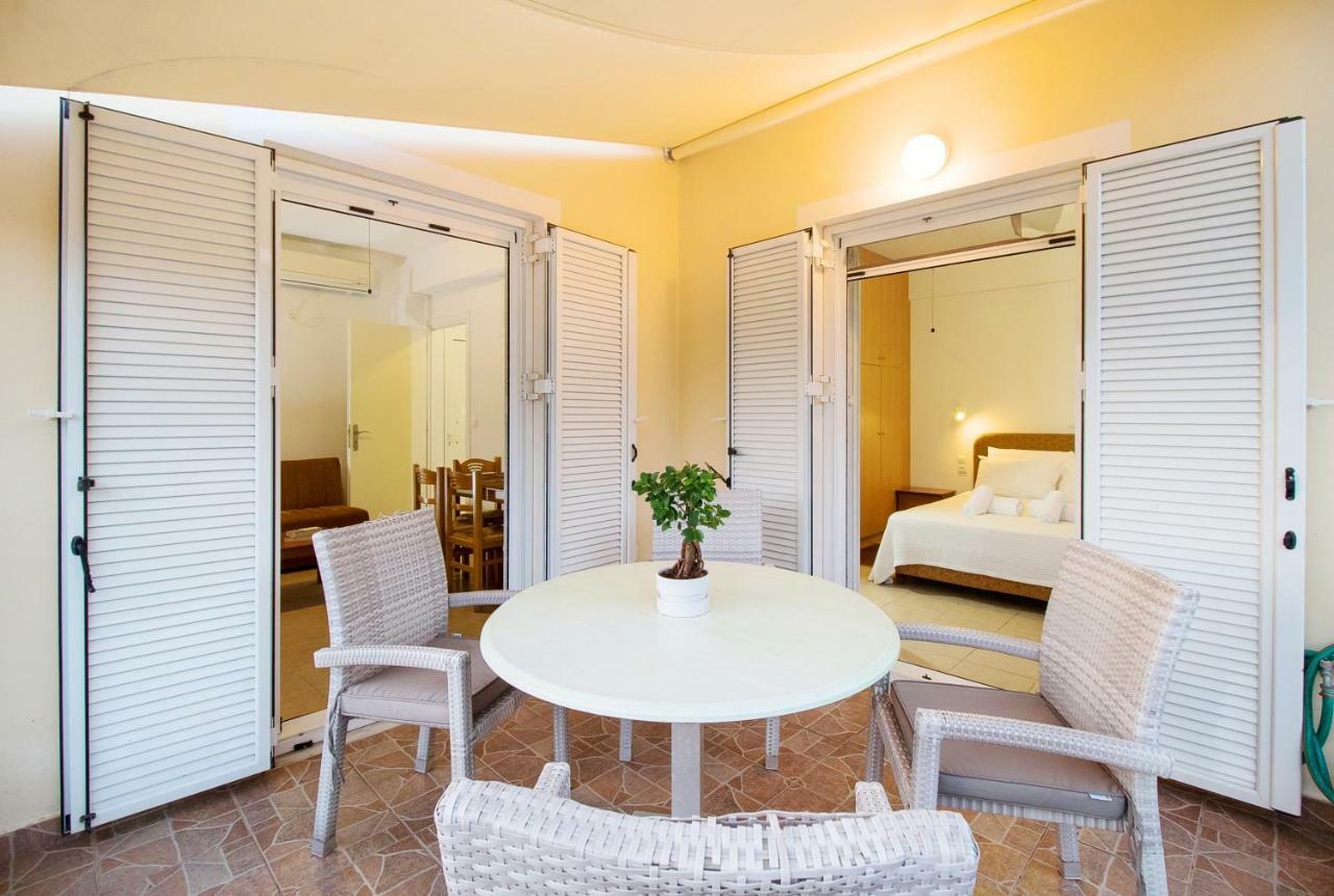 Romanos Beach Villas Luaran gambar